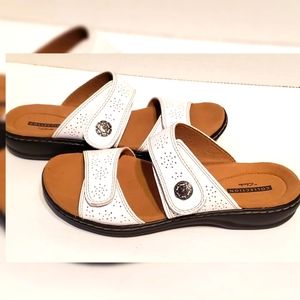 Clark's Leisa Lacole White leather sandals Size 7M